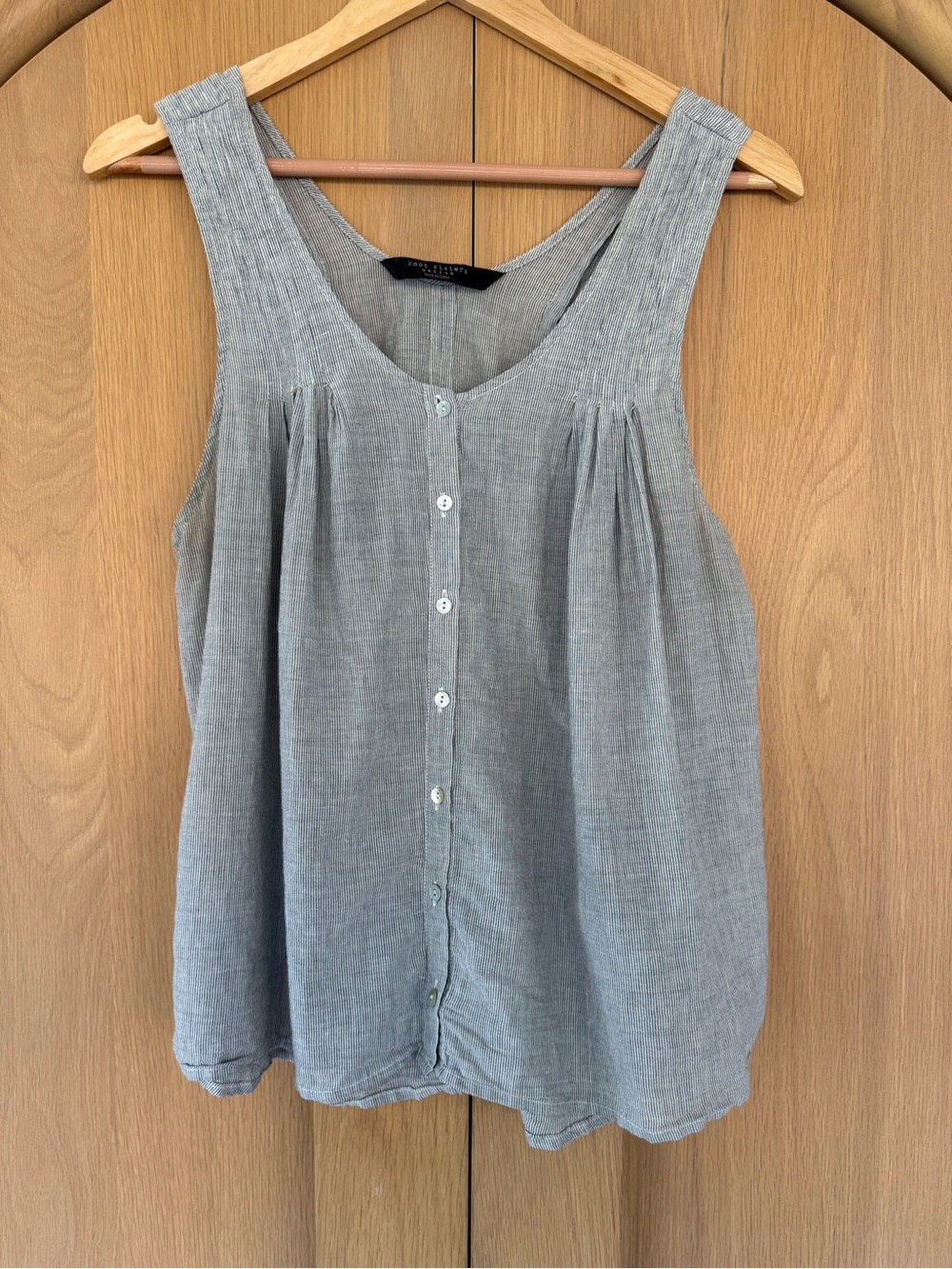knot sisters Finely Striped Sleeveless Button Front Camisole Tank Top Size Med